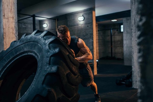 How to Design a Customized Mental Training Routine for Competitive Swimmers?